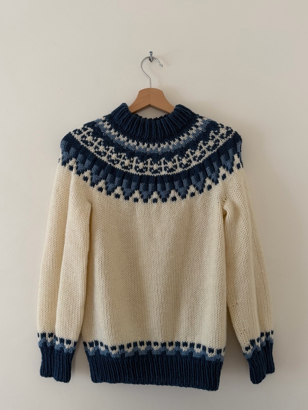 Fair Isle Icelandic Nordic Yoke Hand-Knit Crew Neck Sweater Vintage Navy/Cream